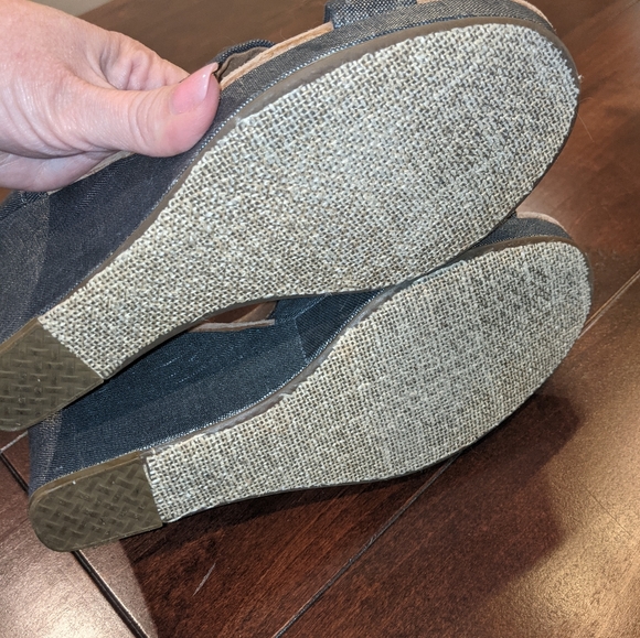 Toms Metallic Silver Wedge Sandals Sz 8 - Picture 6 of 9